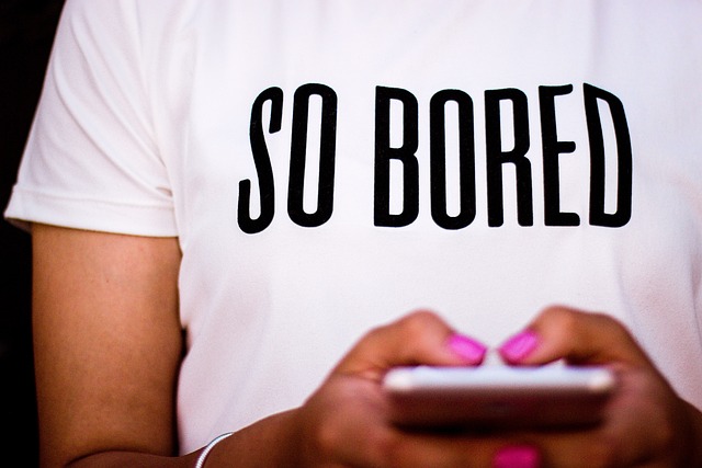 5 Weird Texting Habits of Narcissists